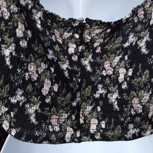 Oak and Fort Floral Puff Sleeve Crop Top - Picture 6 of 8